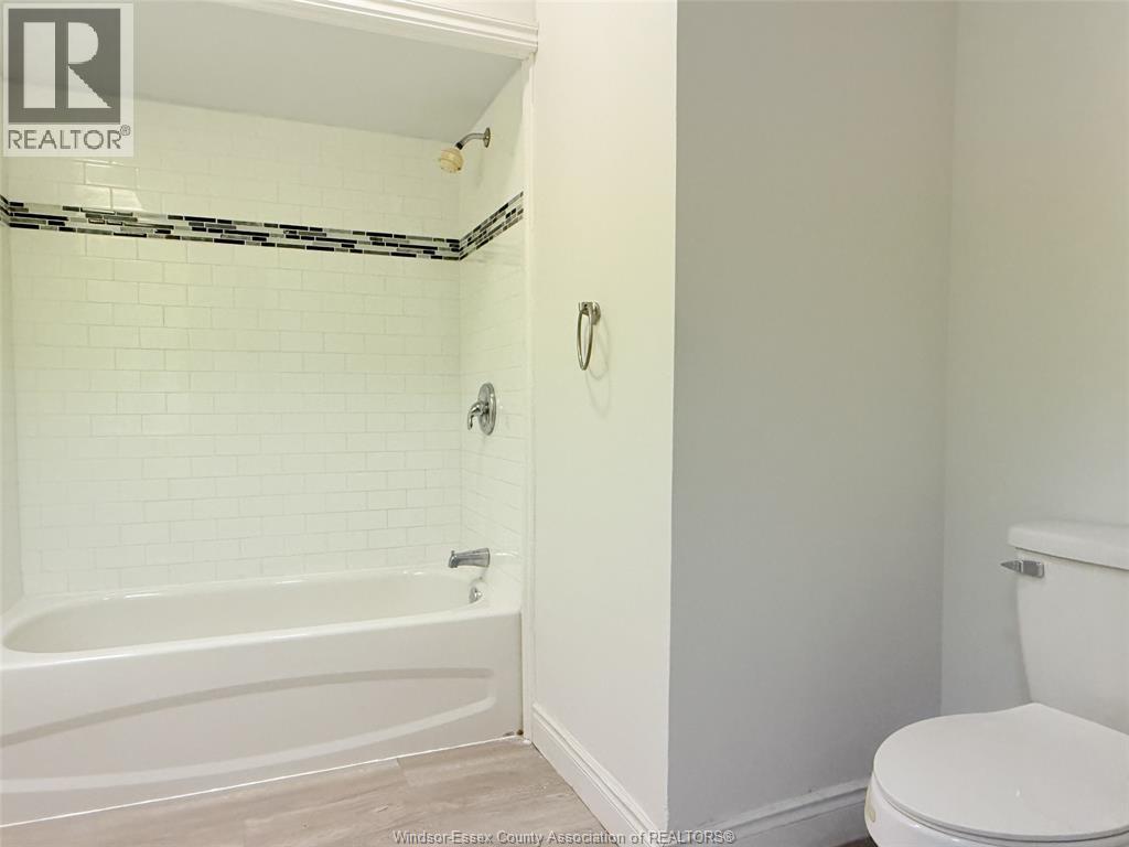 581 Pierre Avenue Unit# 4, Windsor, ON - Indoor Photo Showing Bathroom