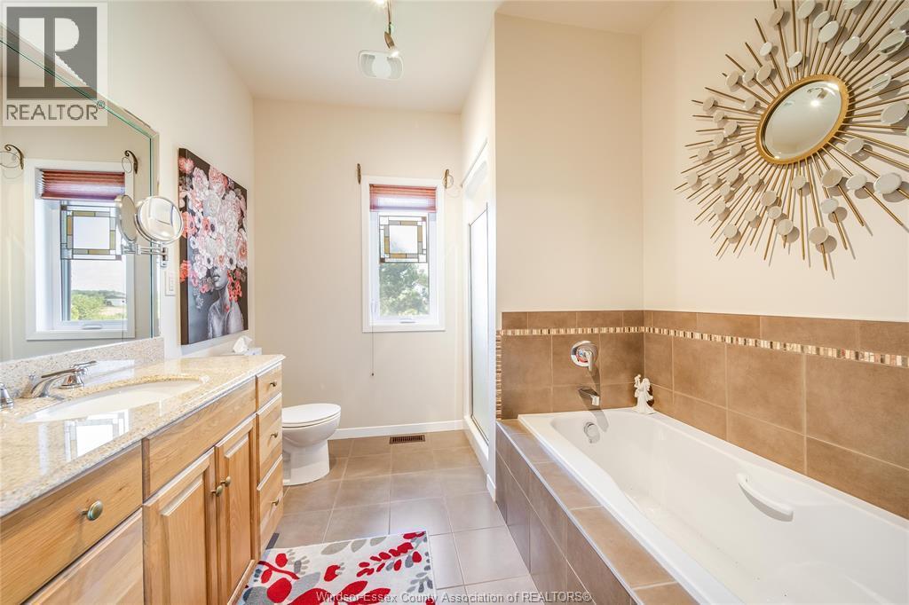 914 Lakeshore Road 101, Maidstone, ON - Indoor Photo Showing Bathroom
