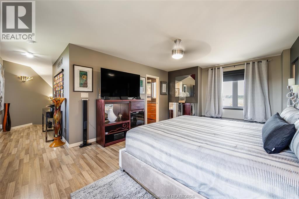 914 Lakeshore Road 101, Maidstone, ON - Indoor Photo Showing Bedroom