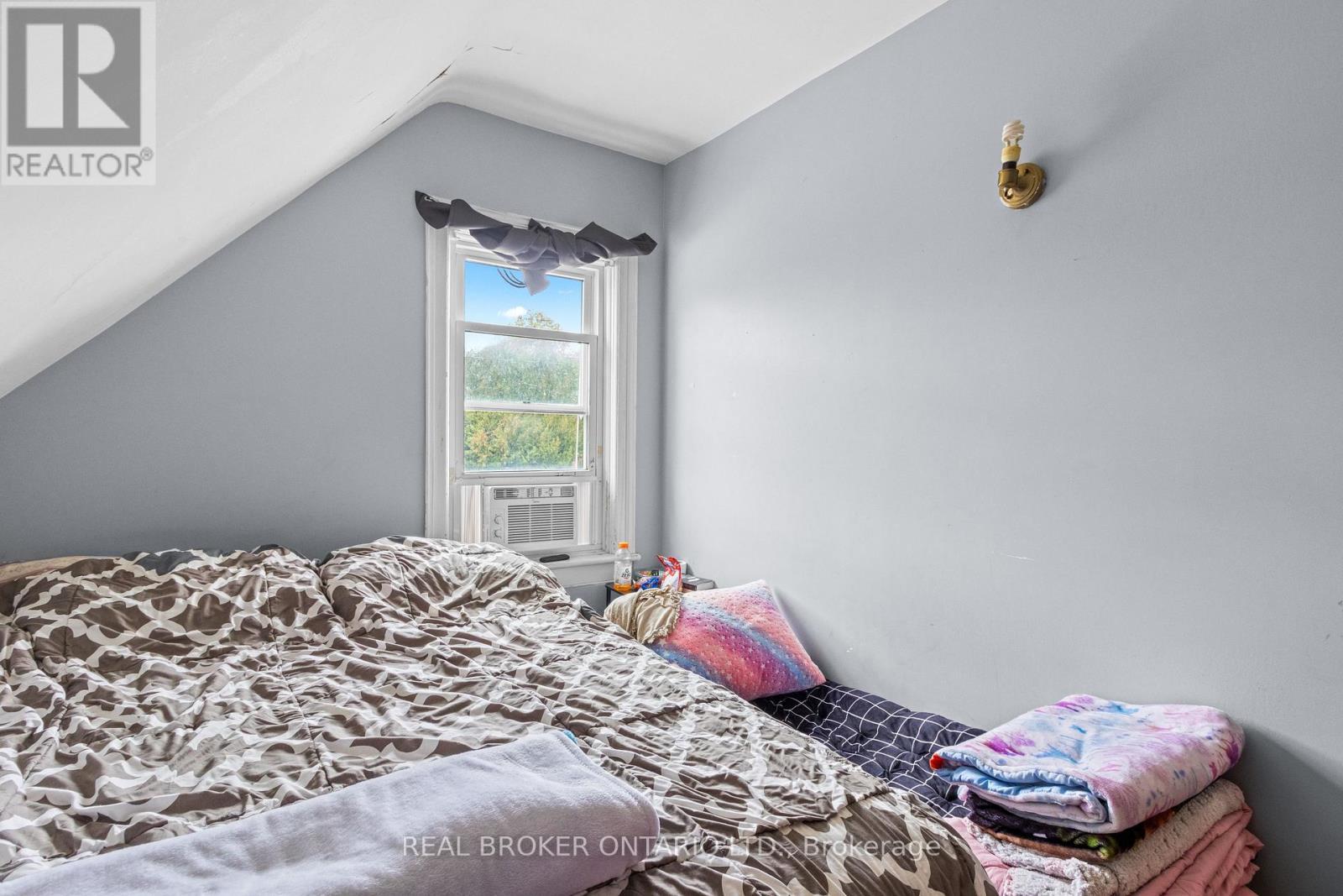 1323 2Nd Avenue W, Owen Sound, ON - Indoor Photo Showing Bedroom