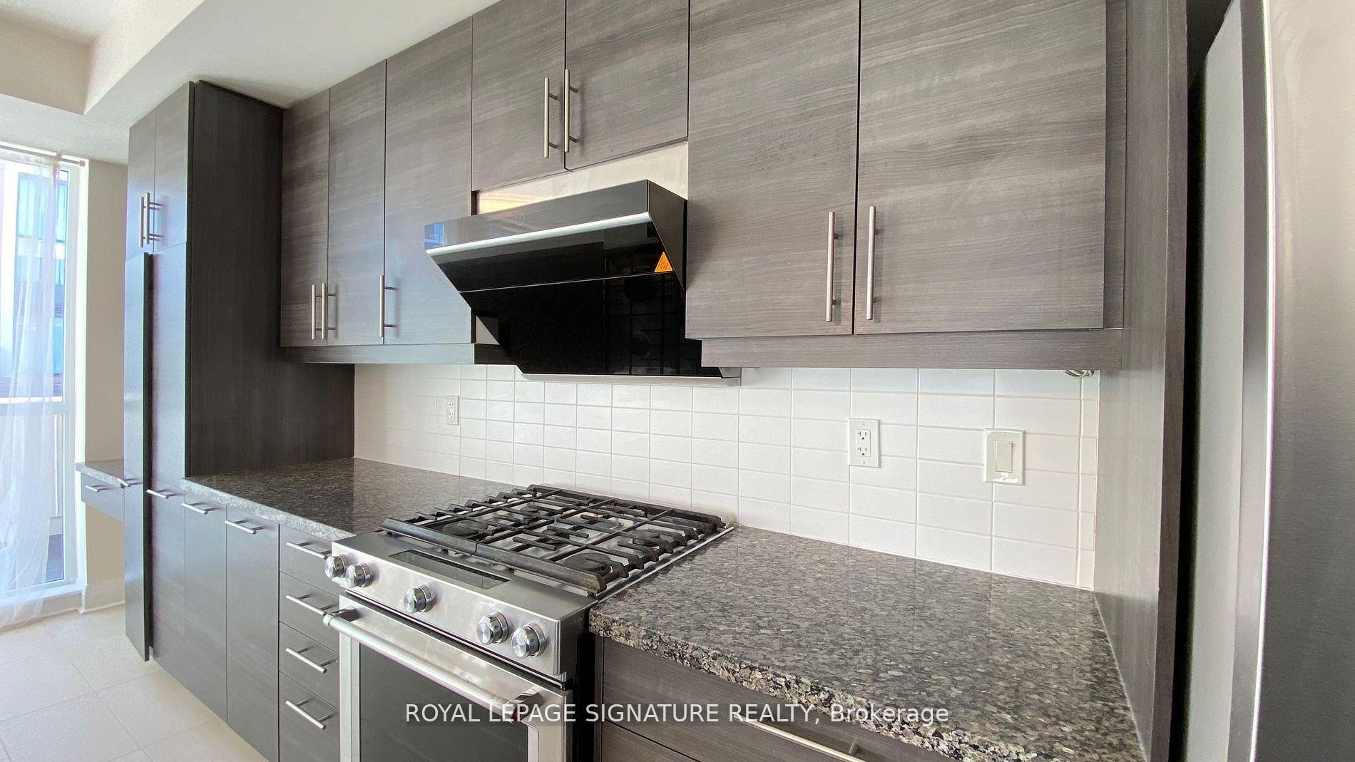 1-5040 Four Springs Avenue, Mississauga, ON - Indoor Photo Showing Kitchen With Upgraded Kitchen