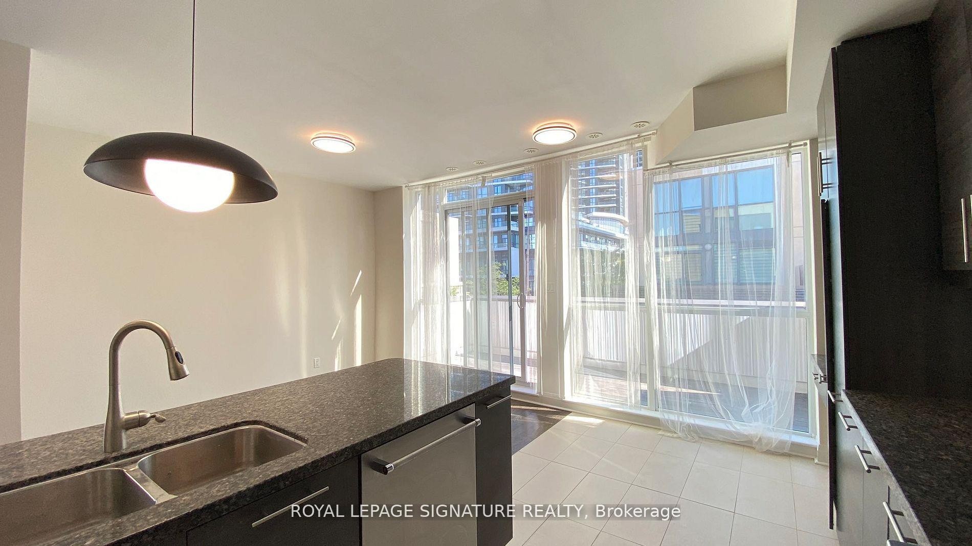 1-5040 Four Springs Avenue, Mississauga, ON - Indoor Photo Showing Kitchen With Double Sink