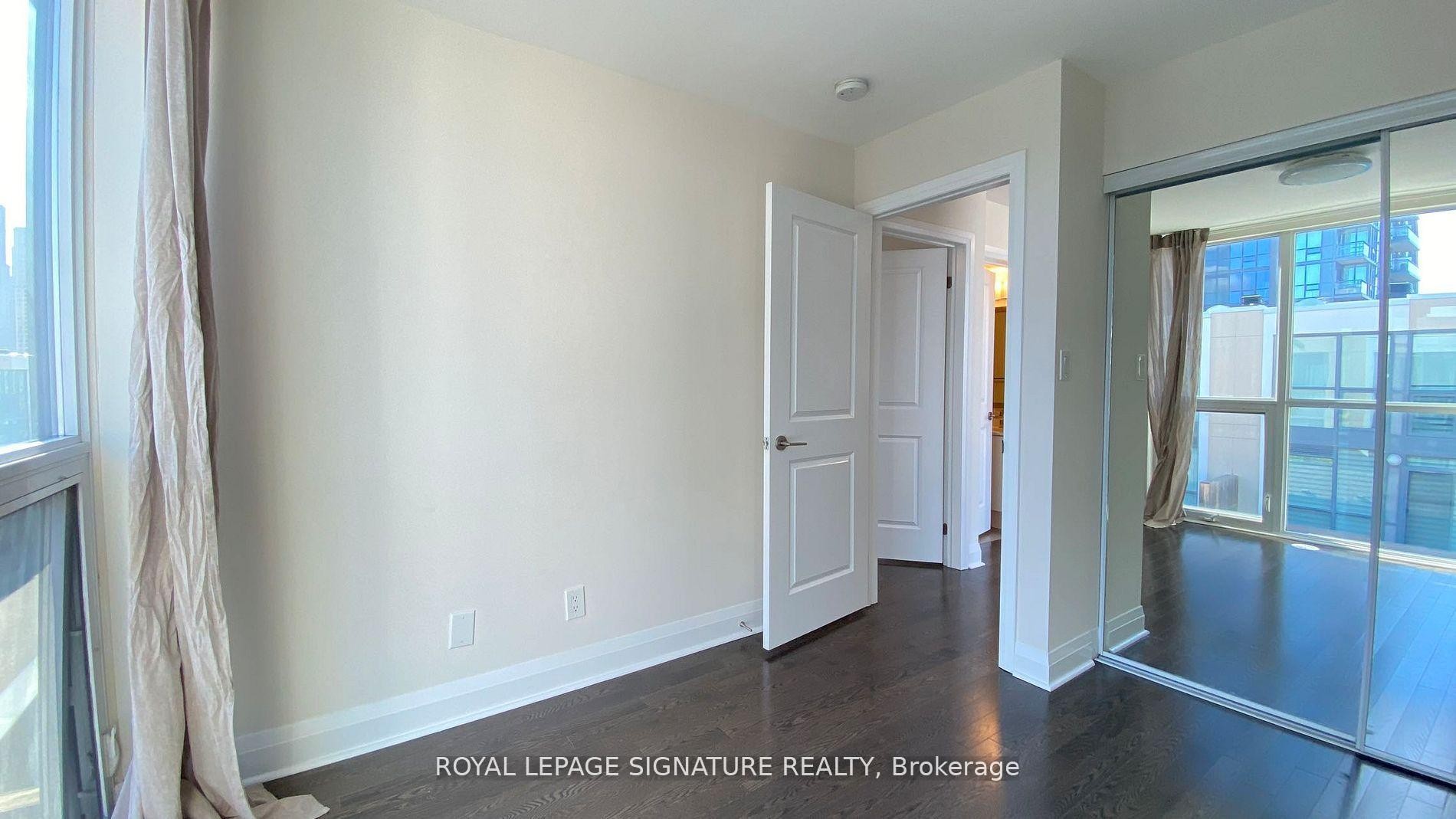 1-5040 Four Springs Avenue, Mississauga, ON - Indoor Photo Showing Other Room