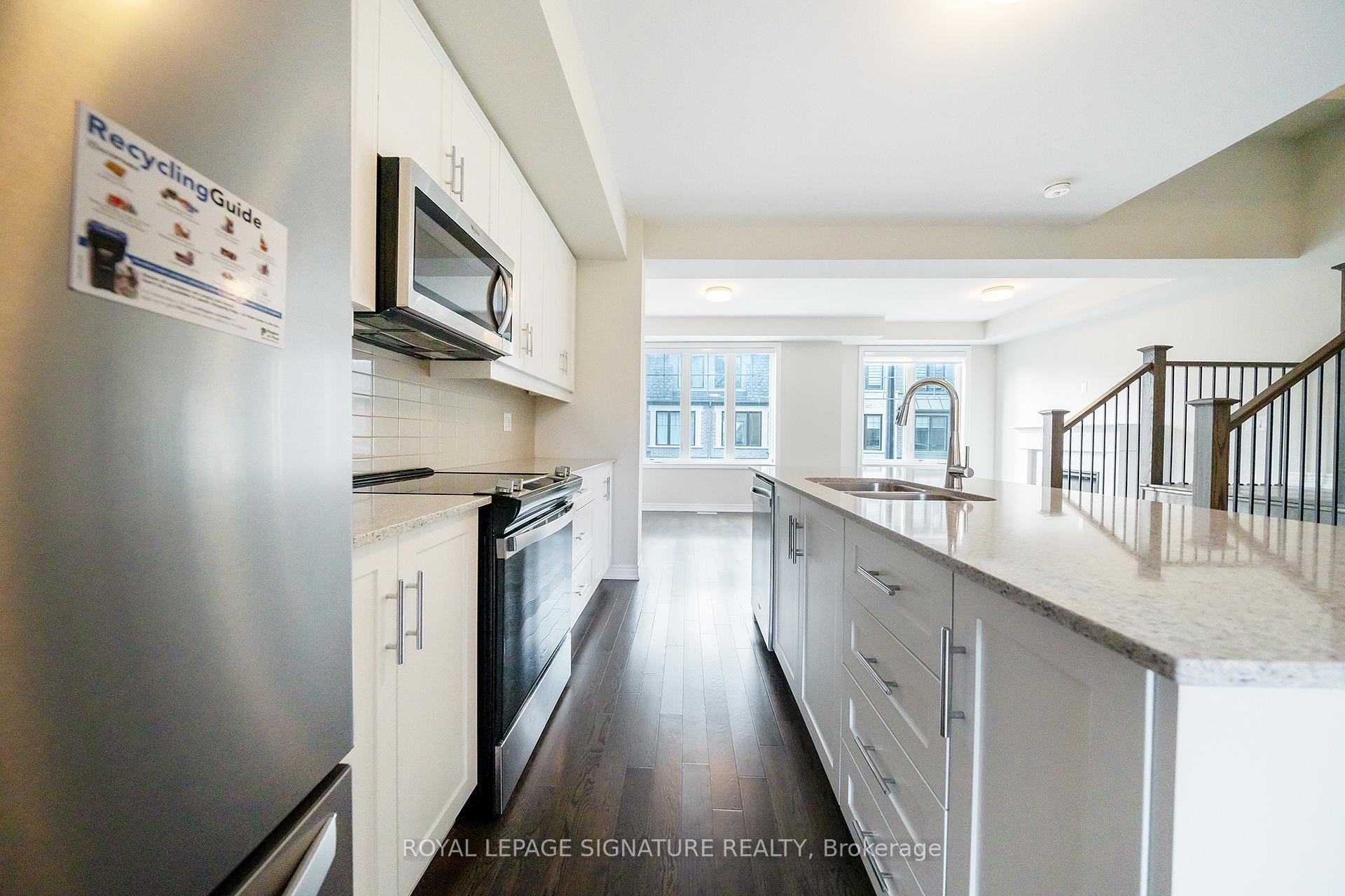 13 Folcroft Street, Brampton, ON - Indoor Photo Showing Kitchen With Upgraded Kitchen
