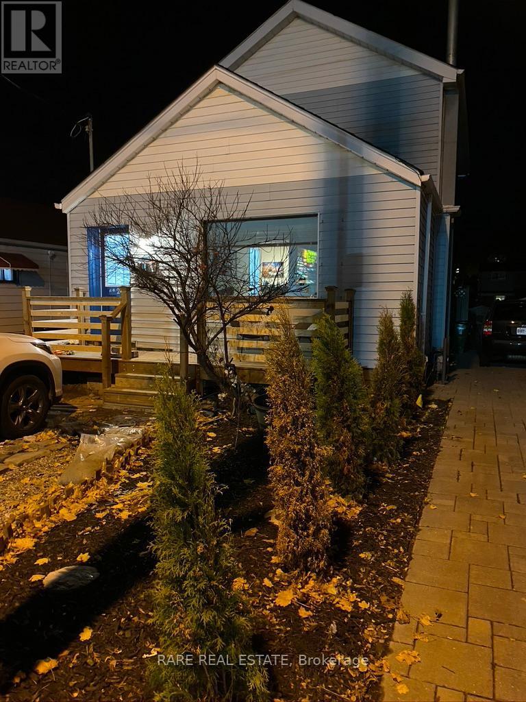 2491 Gerrard Street E, Toronto, ON - Outdoor