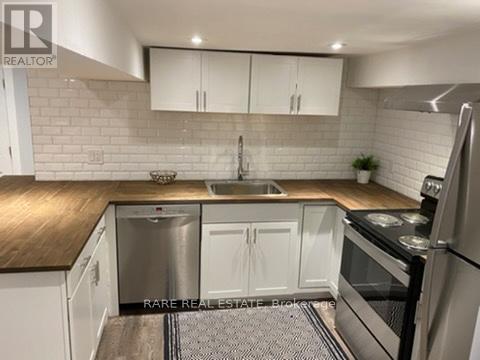 2491 Gerrard Street E, Toronto, ON - Indoor Photo Showing Kitchen