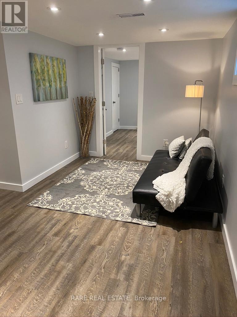 2491 Gerrard Street E, Toronto, ON - Indoor Photo Showing Other Room