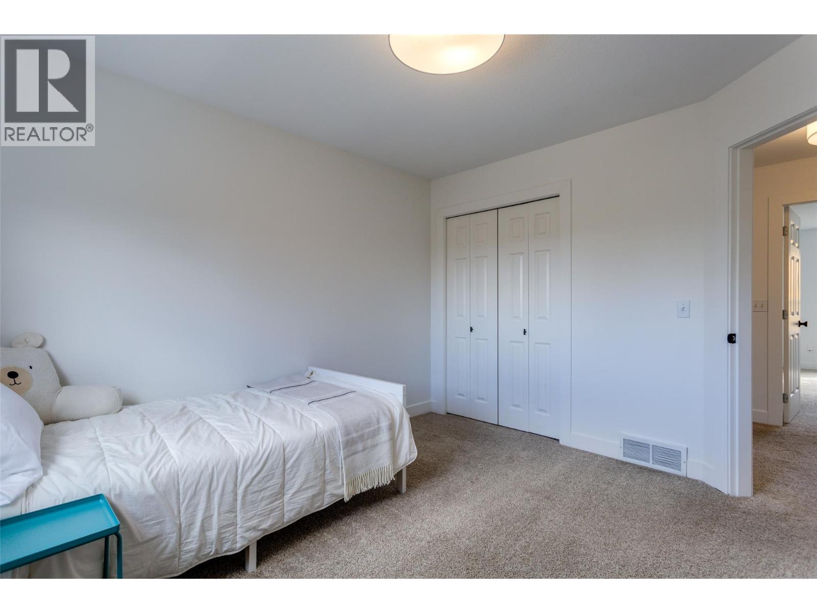 388 Mccarren Avenue, Kelowna, BC - Indoor Photo Showing Bedroom