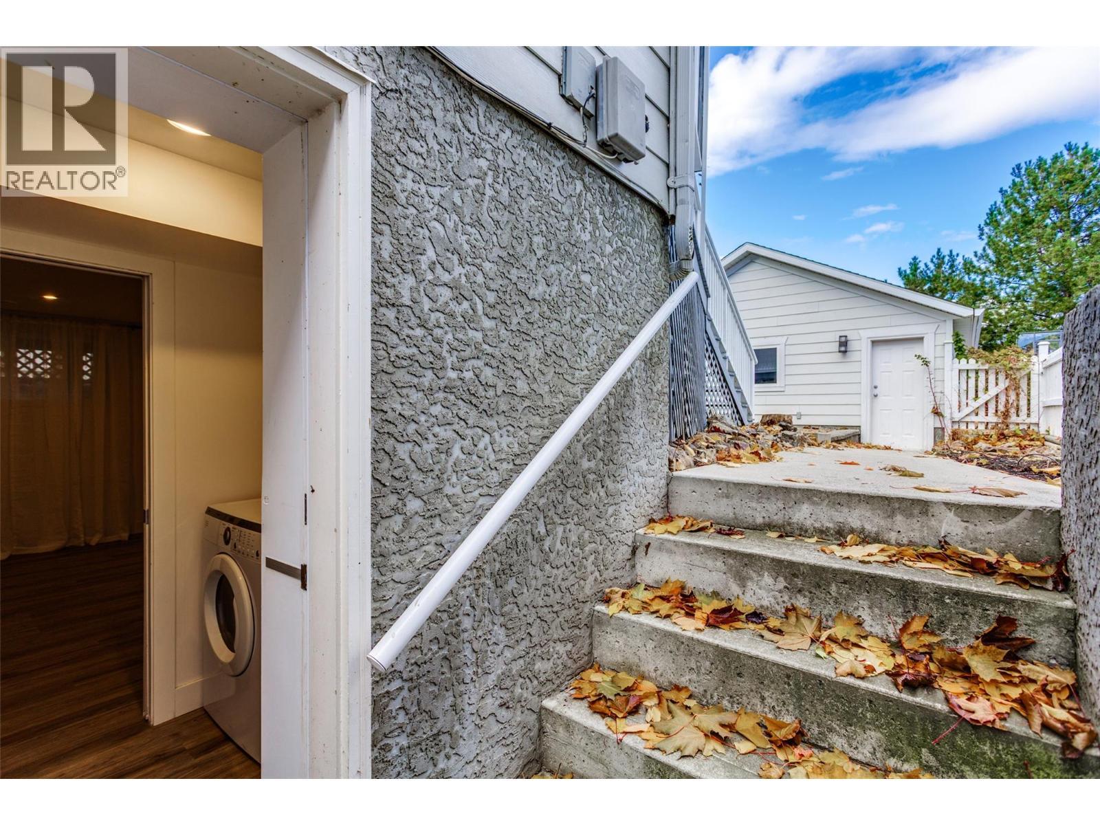 in-law suite entrance - 388 Mccarren Avenue, Kelowna, BC - Outdoor