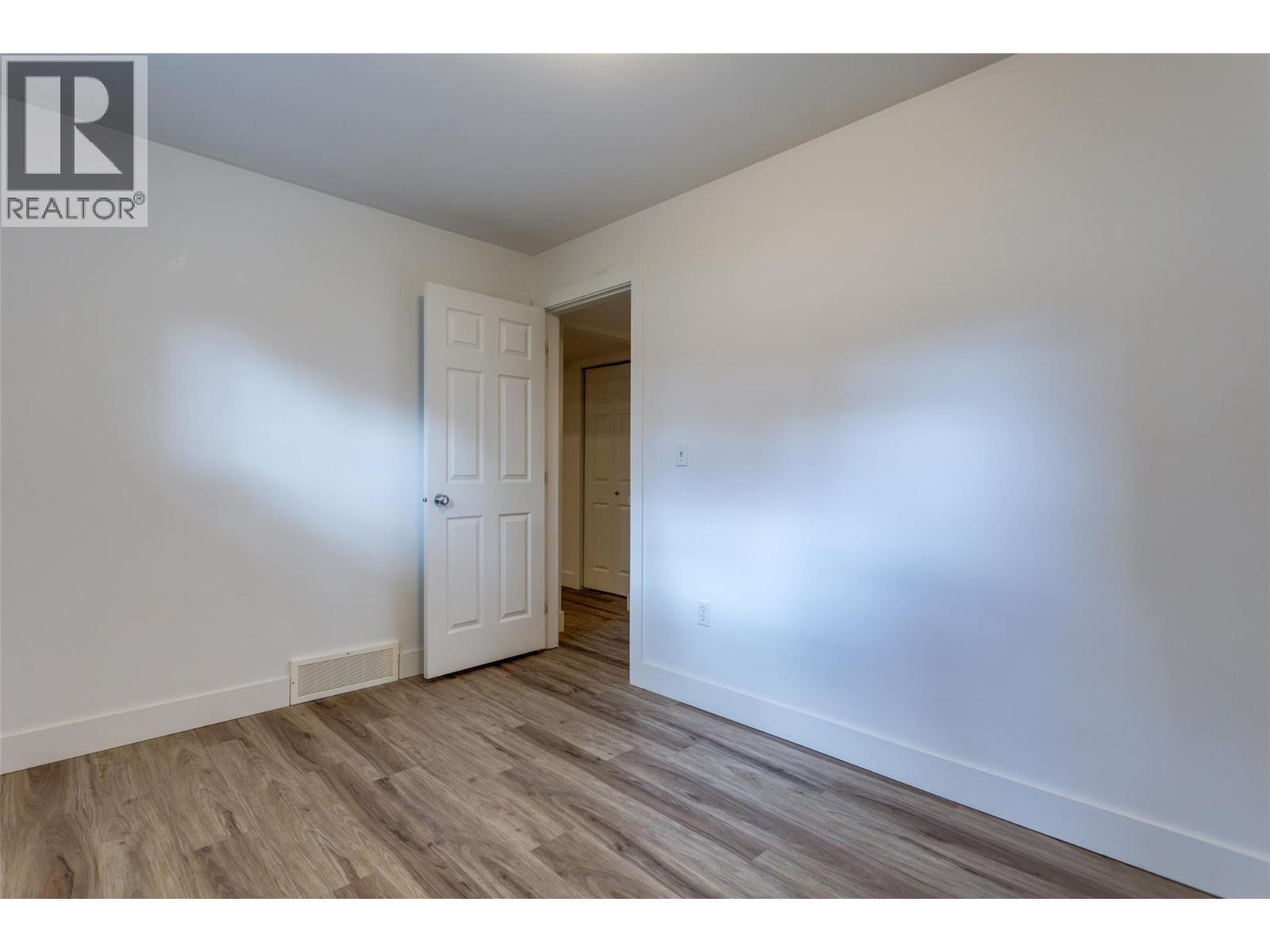 388 Mccarren Avenue, Kelowna, BC - Indoor Photo Showing Other Room