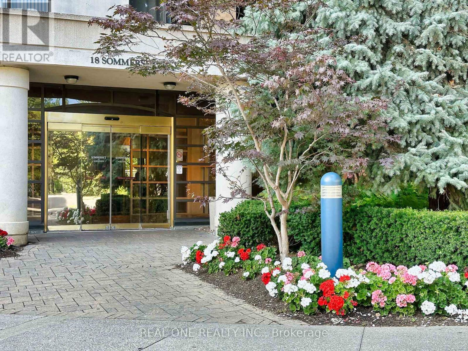 1708 - 18 Sommerset Way, Toronto, ON - Outdoor