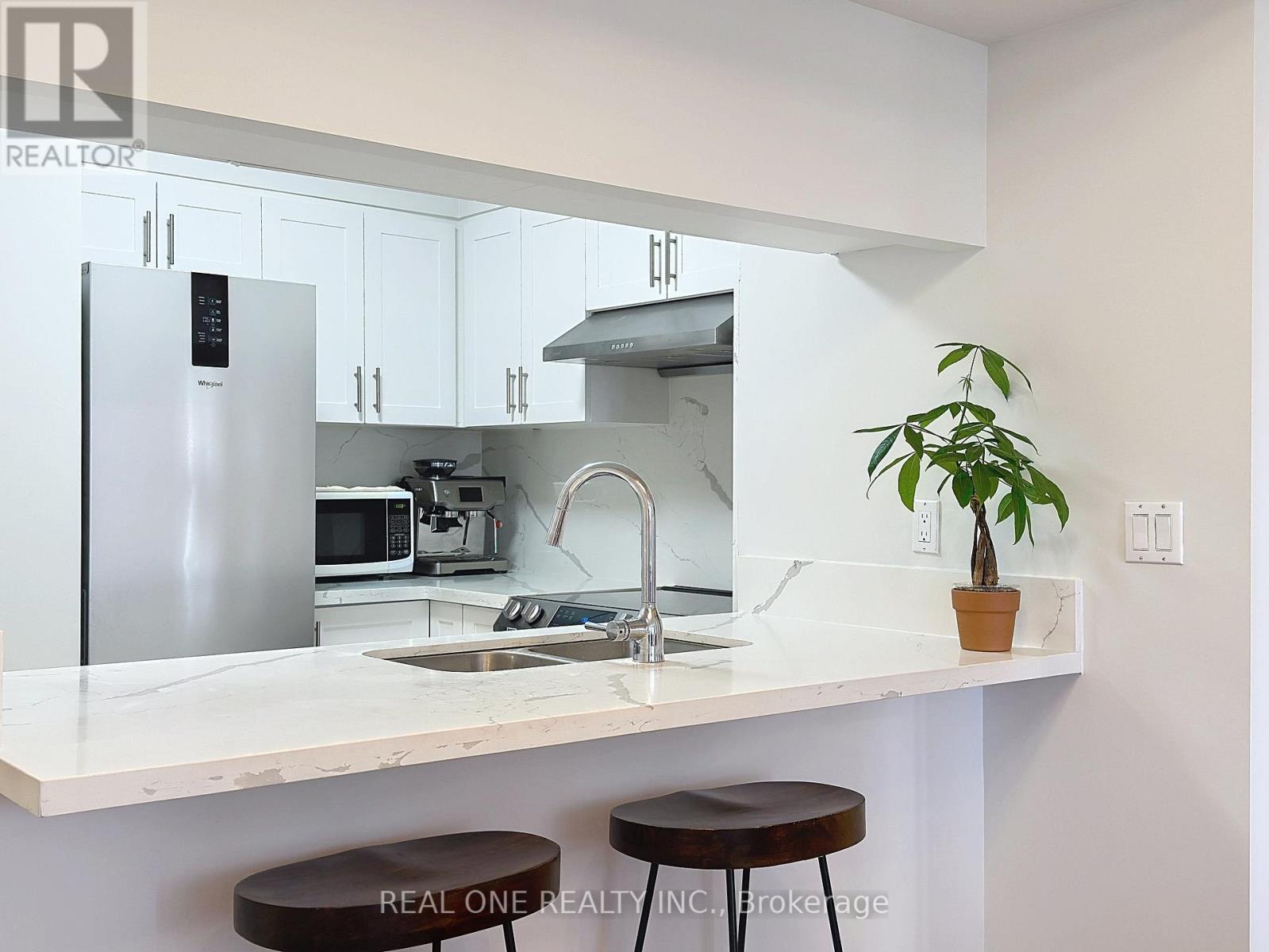 1708 - 18 Sommerset Way, Toronto, ON - Indoor Photo Showing Kitchen With Double Sink