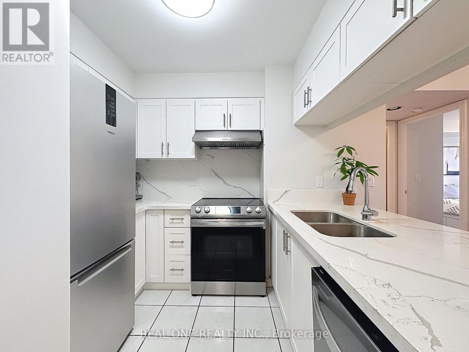 1708 - 18 Sommerset Way, Toronto, ON - Indoor Photo Showing Kitchen With Double Sink