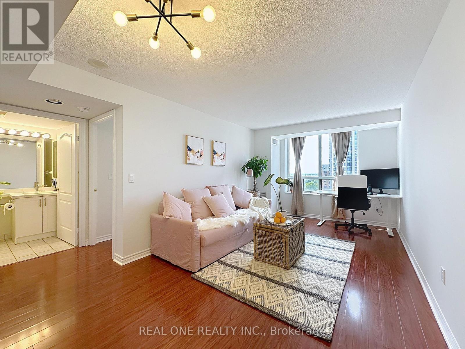 1708 - 18 Sommerset Way, Toronto, ON - Indoor Photo Showing Living Room