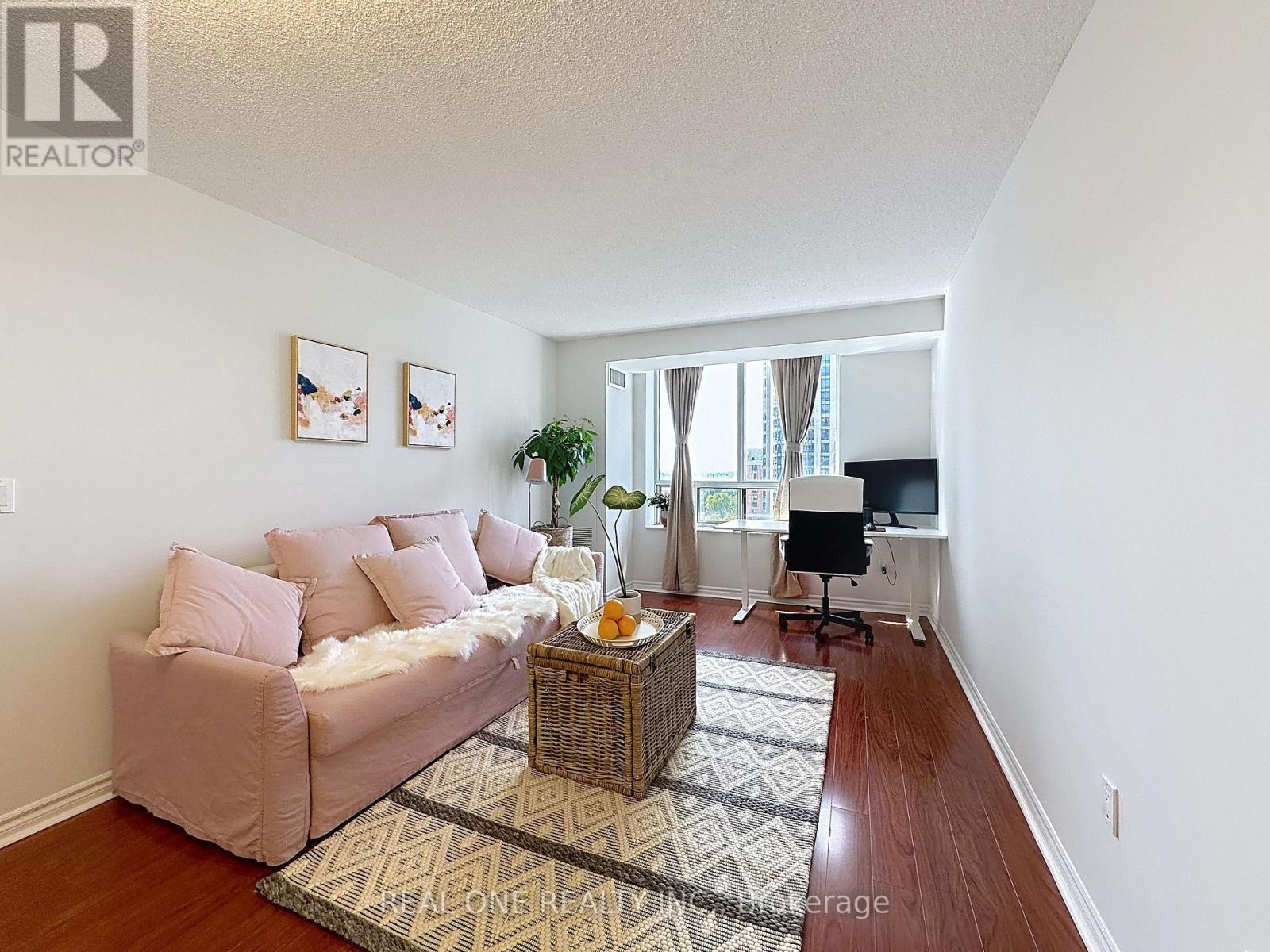1708 - 18 Sommerset Way, Toronto, ON - Indoor Photo Showing Living Room
