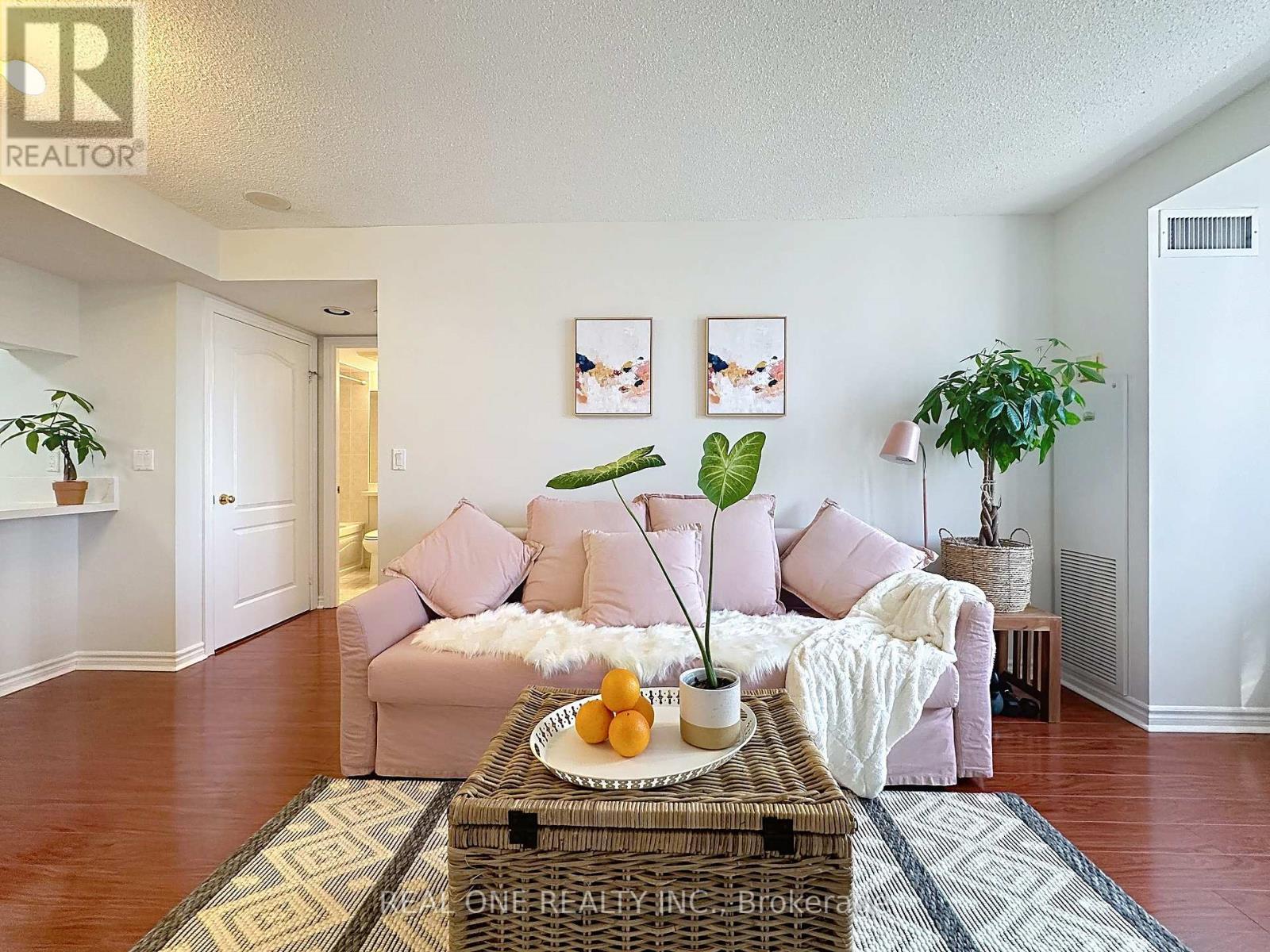 1708 - 18 Sommerset Way, Toronto, ON - Indoor Photo Showing Other Room