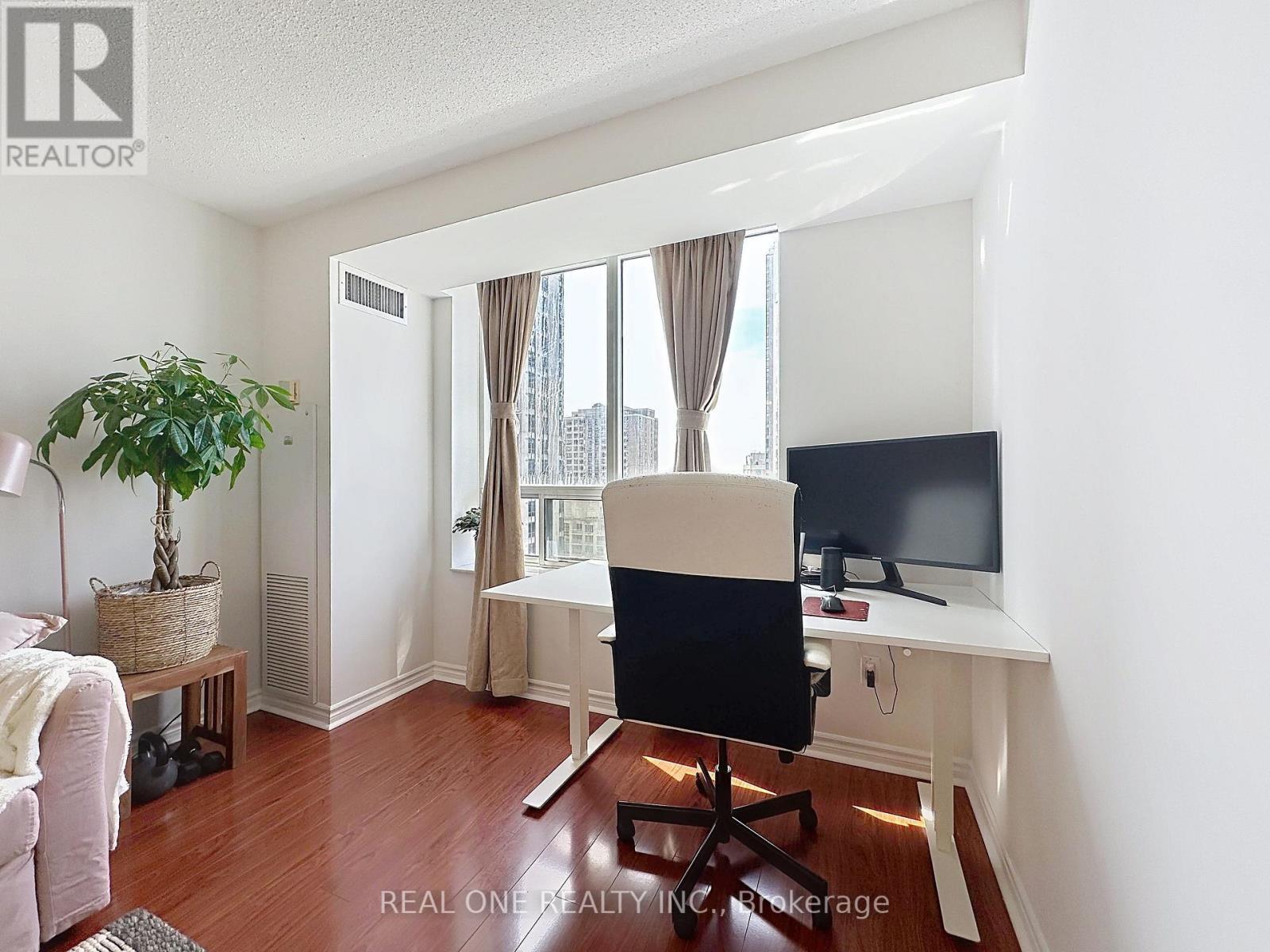 1708 - 18 Sommerset Way, Toronto, ON - Indoor Photo Showing Office
