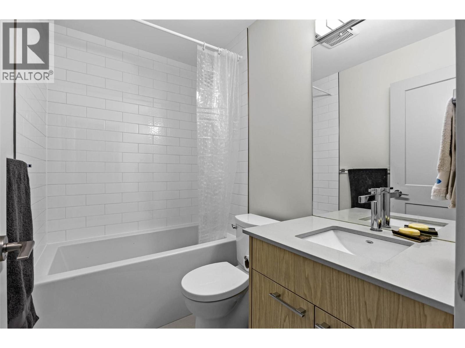 1393 9Th Avenue Unit# 115, Kamloops, BC - Indoor Photo Showing Bathroom