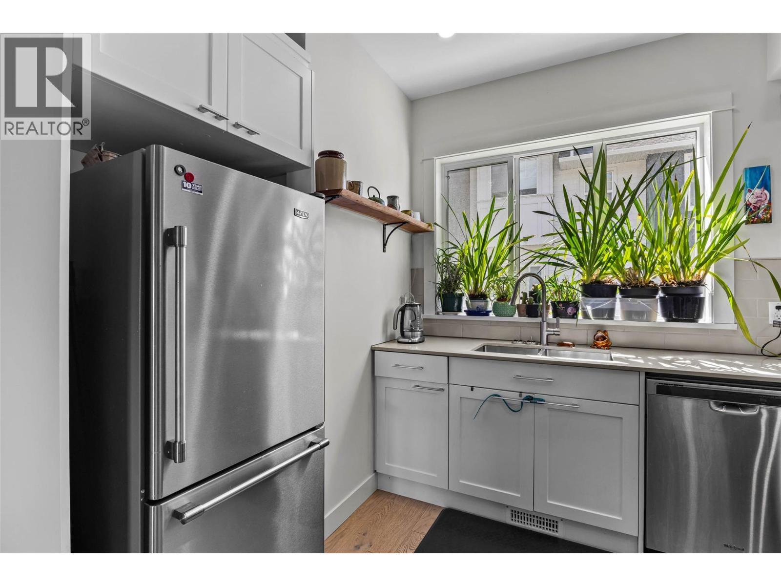1393 9Th Avenue Unit# 115, Kamloops, BC - Indoor Photo Showing Kitchen With Stainless Steel Kitchen With Double Sink
