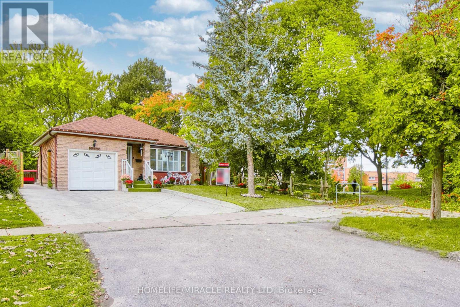 3353 Martins Pine Crescent, Mississauga, ON - Outdoor