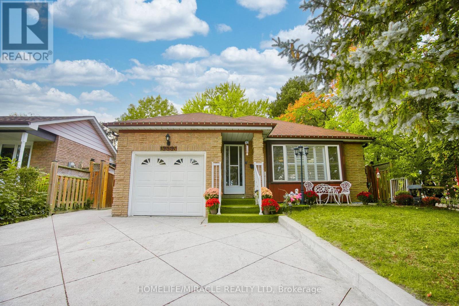 3353 Martins Pine Crescent, Mississauga, ON - Outdoor With Facade