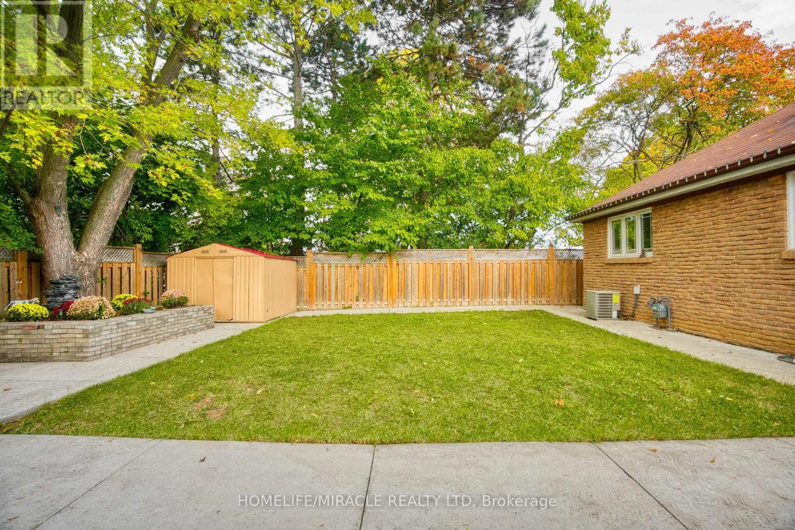 3353 Martins Pine Crescent, Mississauga, ON - Outdoor