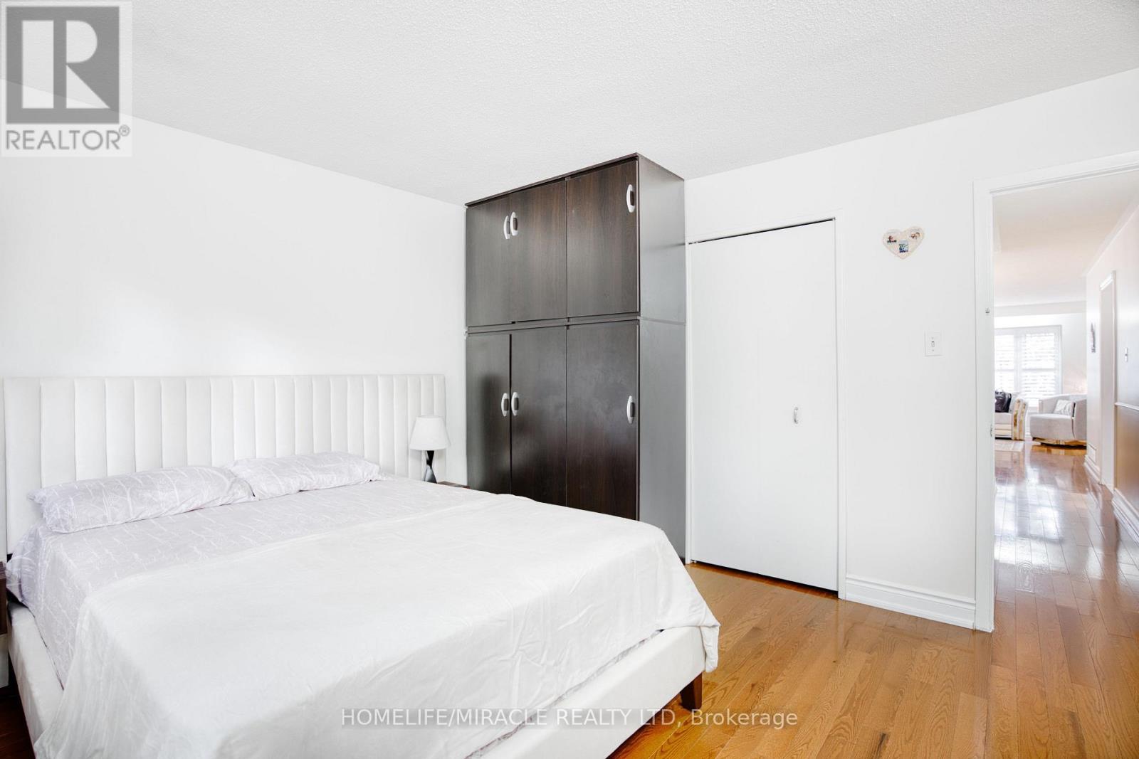 3353 Martins Pine Crescent, Mississauga, ON - Indoor Photo Showing Bedroom