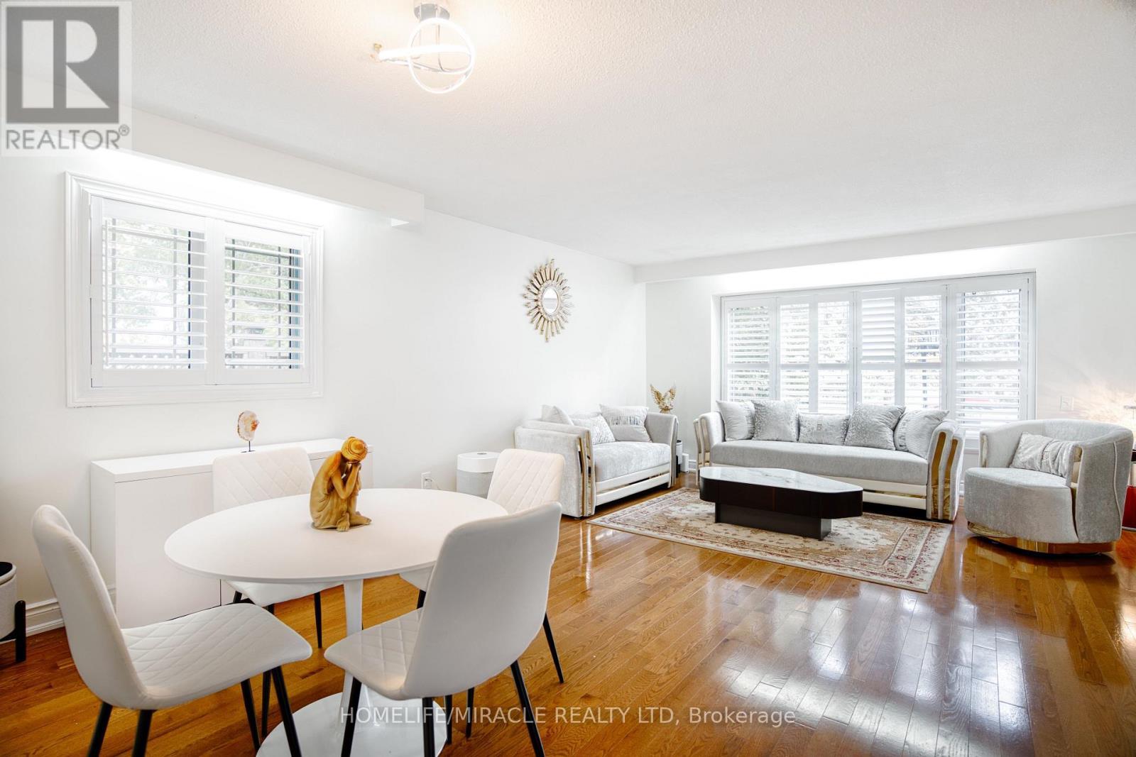 3353 Martins Pine Crescent, Mississauga, ON - Indoor