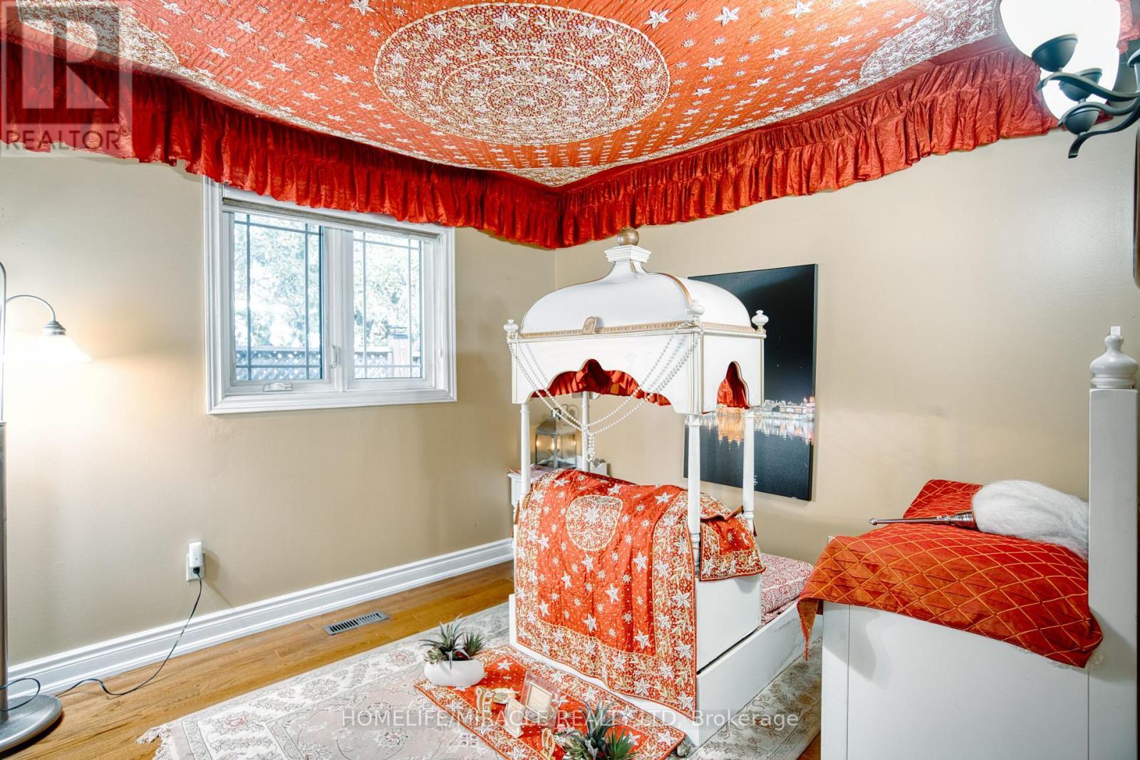 3353 Martins Pine Crescent, Mississauga, ON - Indoor Photo Showing Bedroom