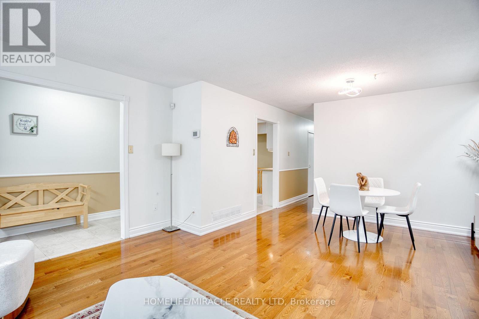 3353 Martins Pine Crescent, Mississauga, ON - Indoor