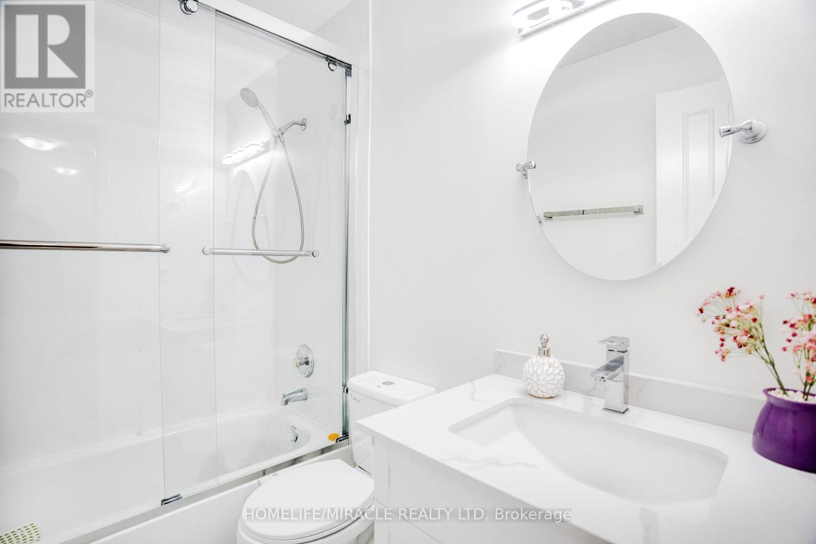 3353 Martins Pine Crescent, Mississauga, ON - Indoor Photo Showing Bathroom