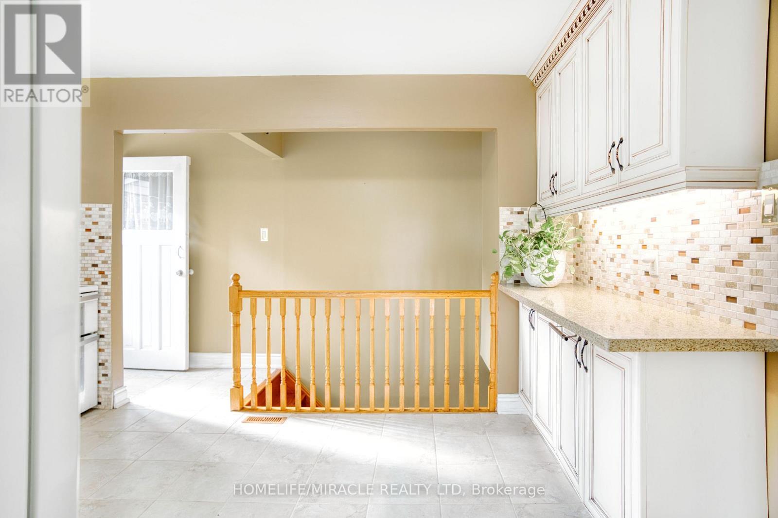 3353 Martins Pine Crescent, Mississauga, ON - Indoor Photo Showing Other Room