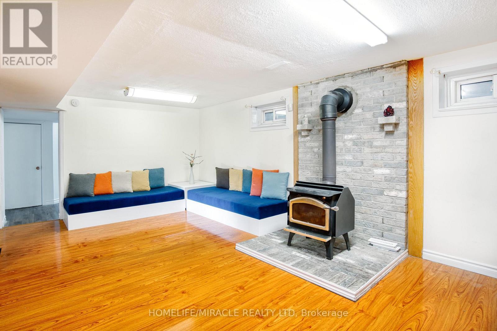 3353 Martins Pine Crescent, Mississauga, ON - Indoor Photo Showing Other Room