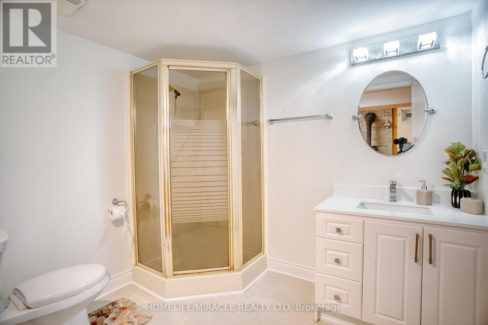 3353 Martins Pine Crescent, Mississauga, ON - Indoor Photo Showing Bathroom