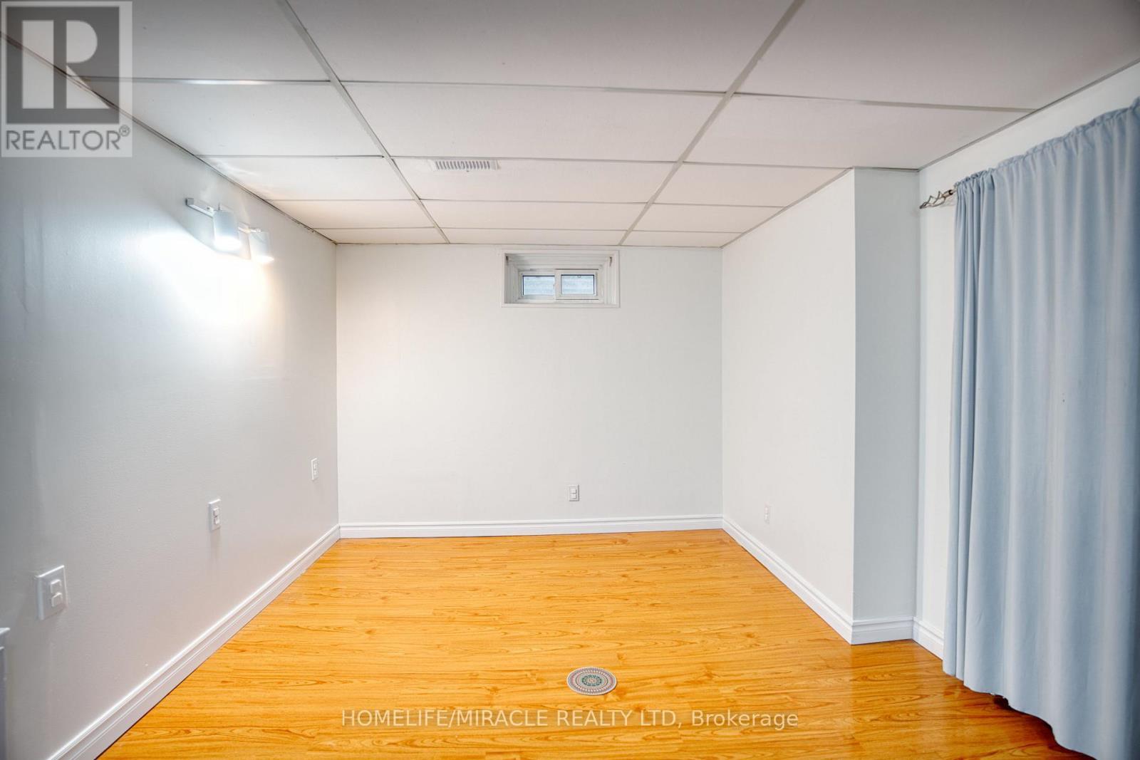 3353 Martins Pine Crescent, Mississauga, ON - Indoor Photo Showing Other Room