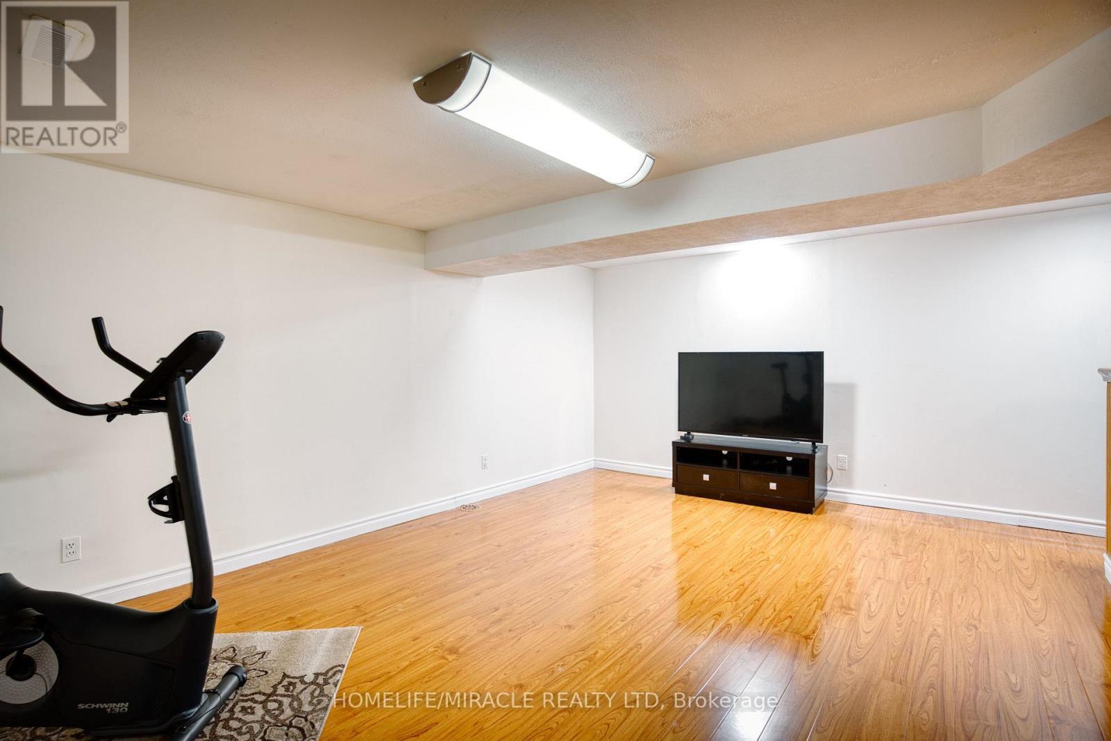 3353 Martins Pine Crescent, Mississauga, ON - Indoor