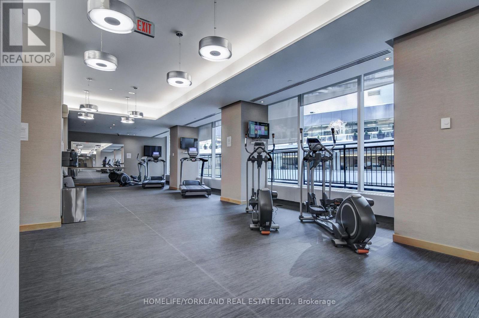 3008 - 65 Bremner Boulevard, Toronto, ON - Indoor Photo Showing Gym Room