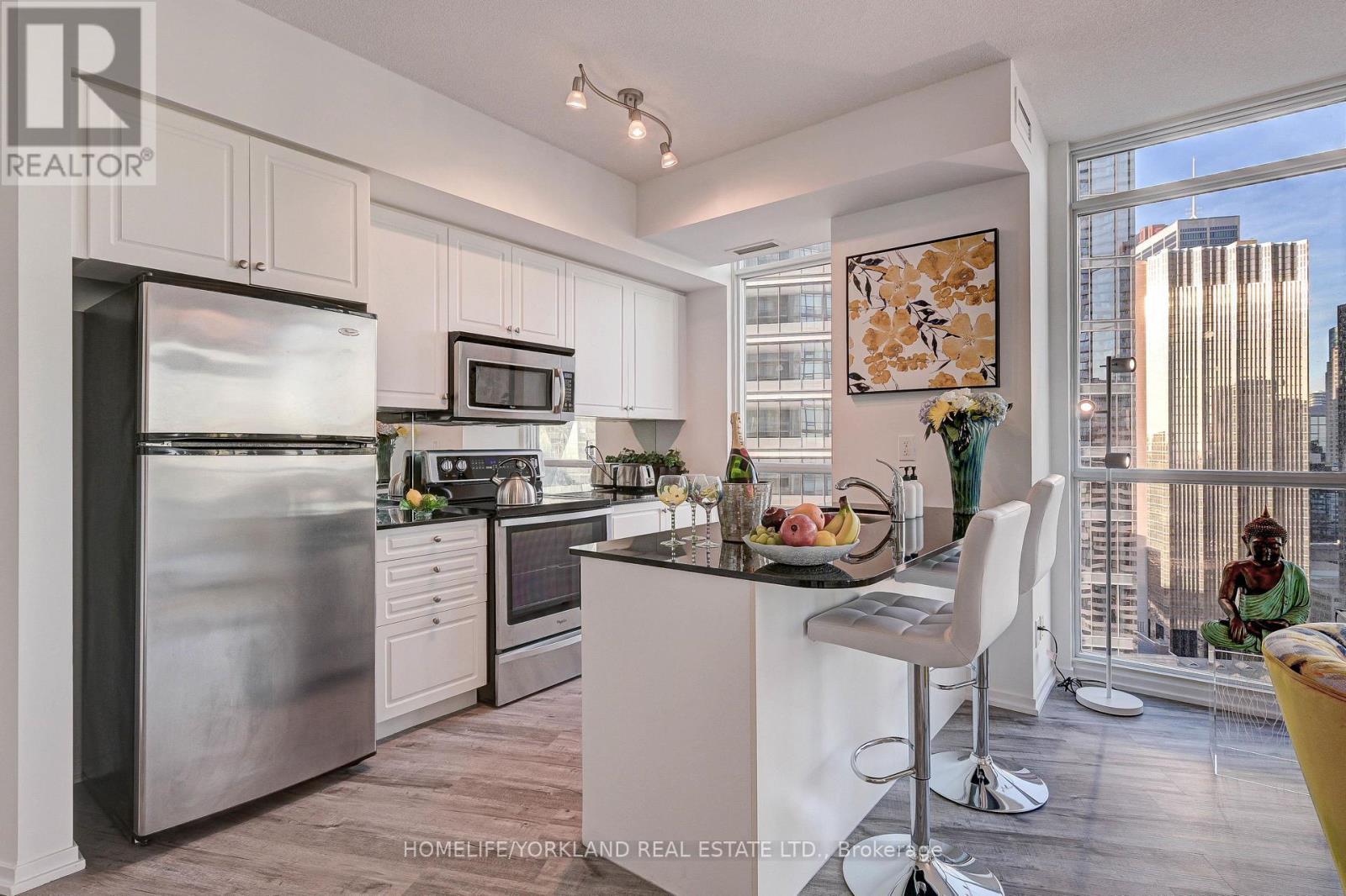 3008 - 65 Bremner Boulevard, Toronto, ON - Indoor Photo Showing Kitchen