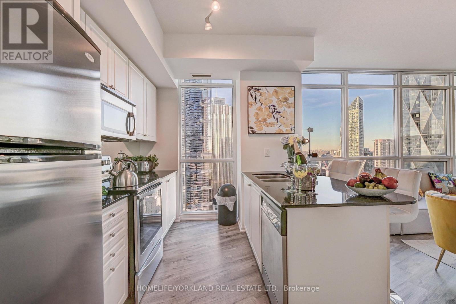 3008 - 65 Bremner Boulevard, Toronto, ON - Indoor Photo Showing Kitchen With Upgraded Kitchen