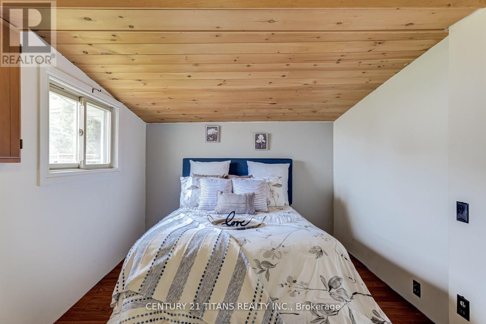 130 West Beach Road, Clarington, ON - Indoor Photo Showing Bedroom