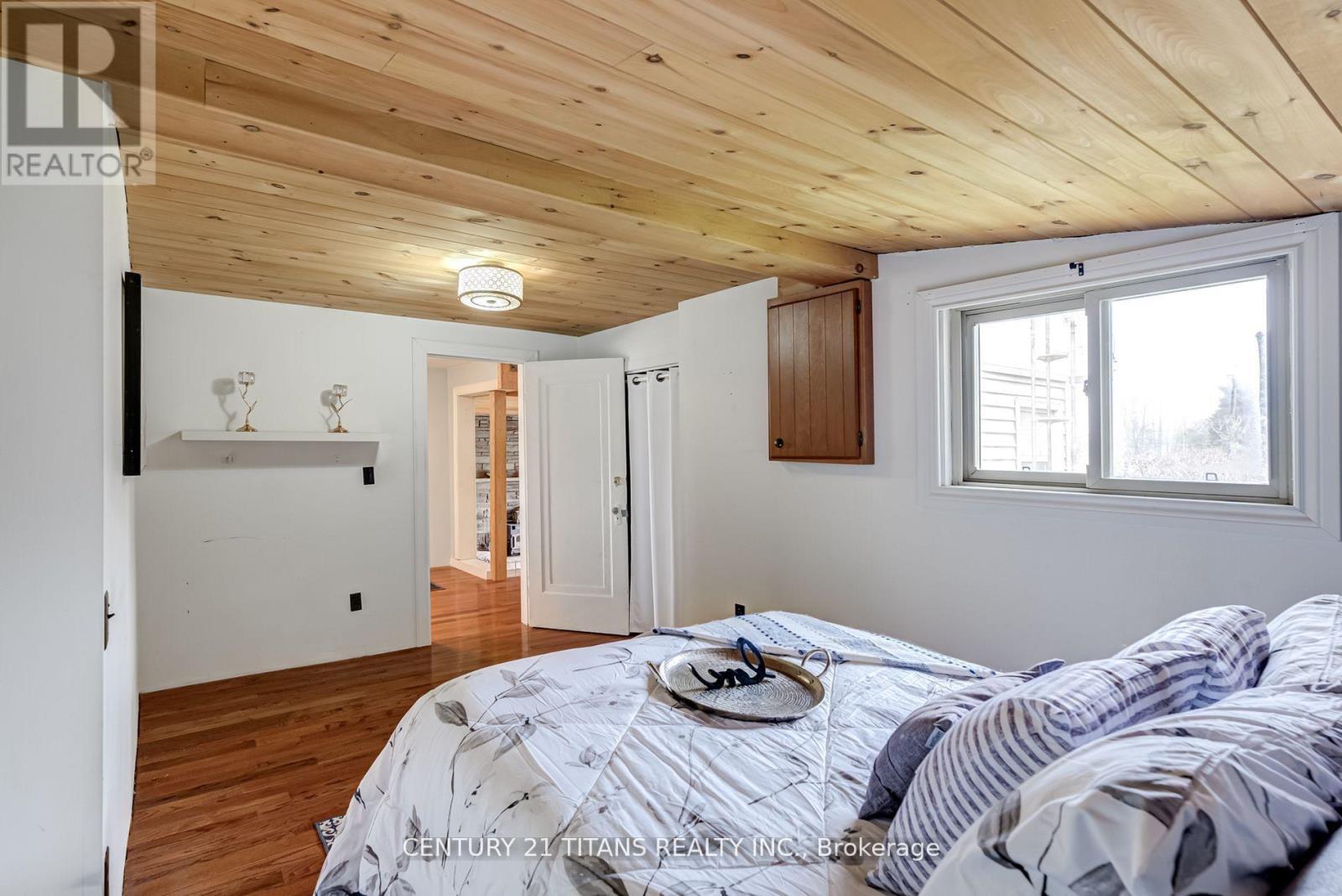 130 West Beach Road, Clarington, ON - Indoor Photo Showing Bedroom
