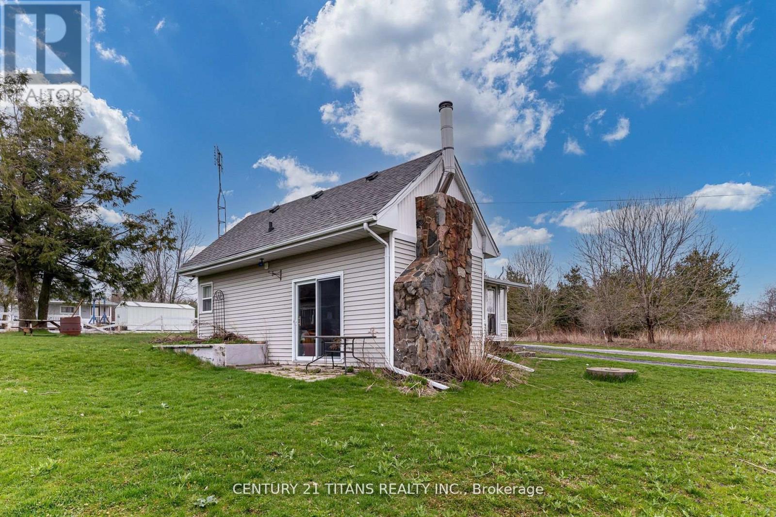 130 West Beach Road, Clarington, ON - Outdoor