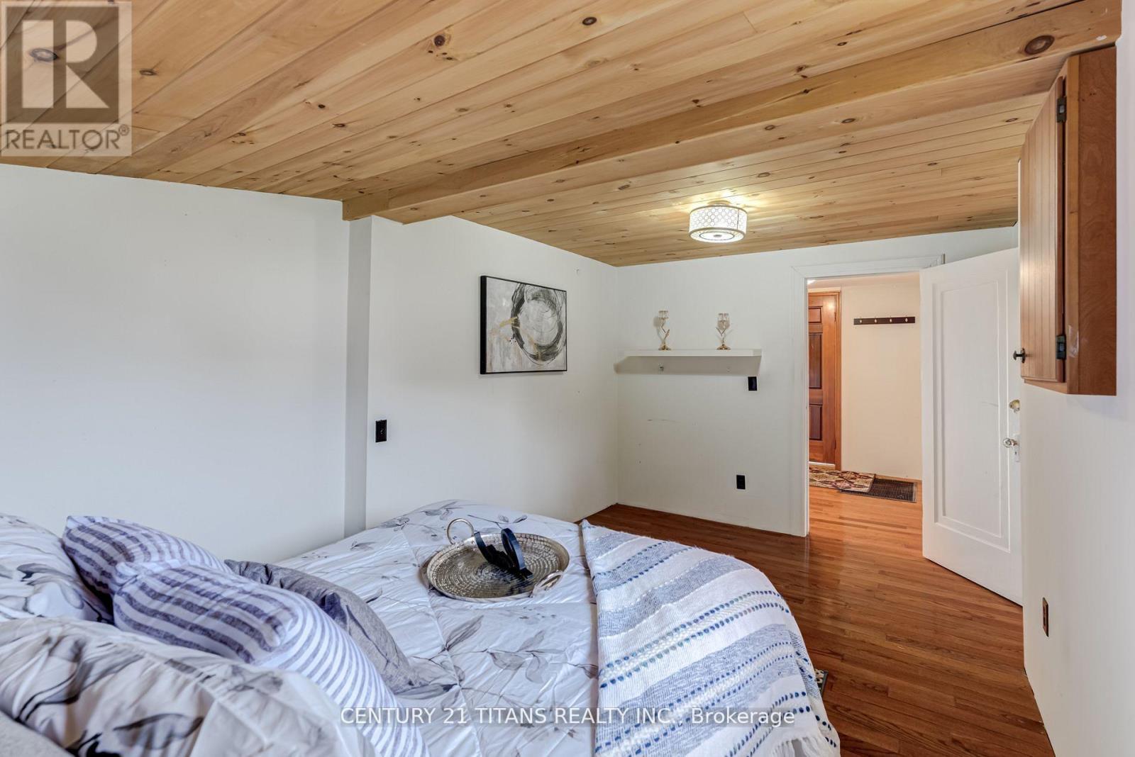130 West Beach Road, Clarington, ON - Indoor Photo Showing Bedroom