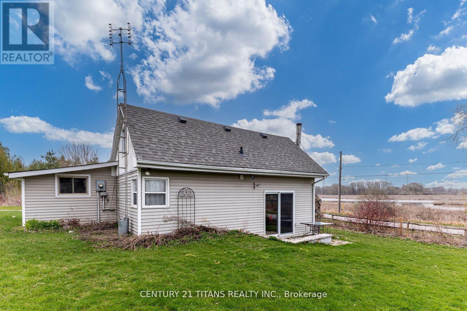 130 West Beach Road, Clarington, ON - Outdoor
