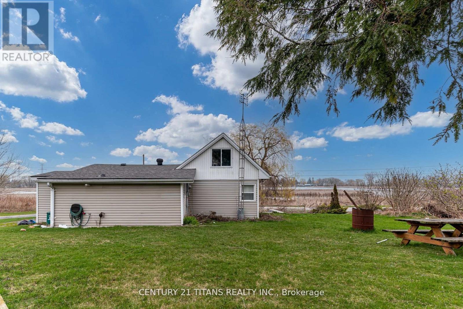 130 West Beach Road, Clarington, ON - Outdoor