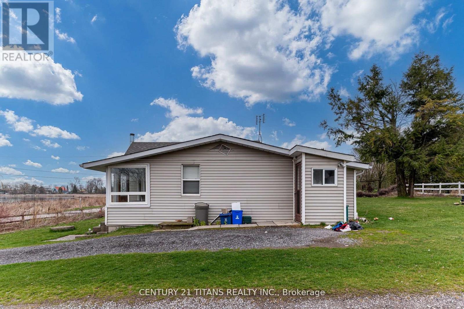 130 West Beach Road, Clarington, ON - Outdoor