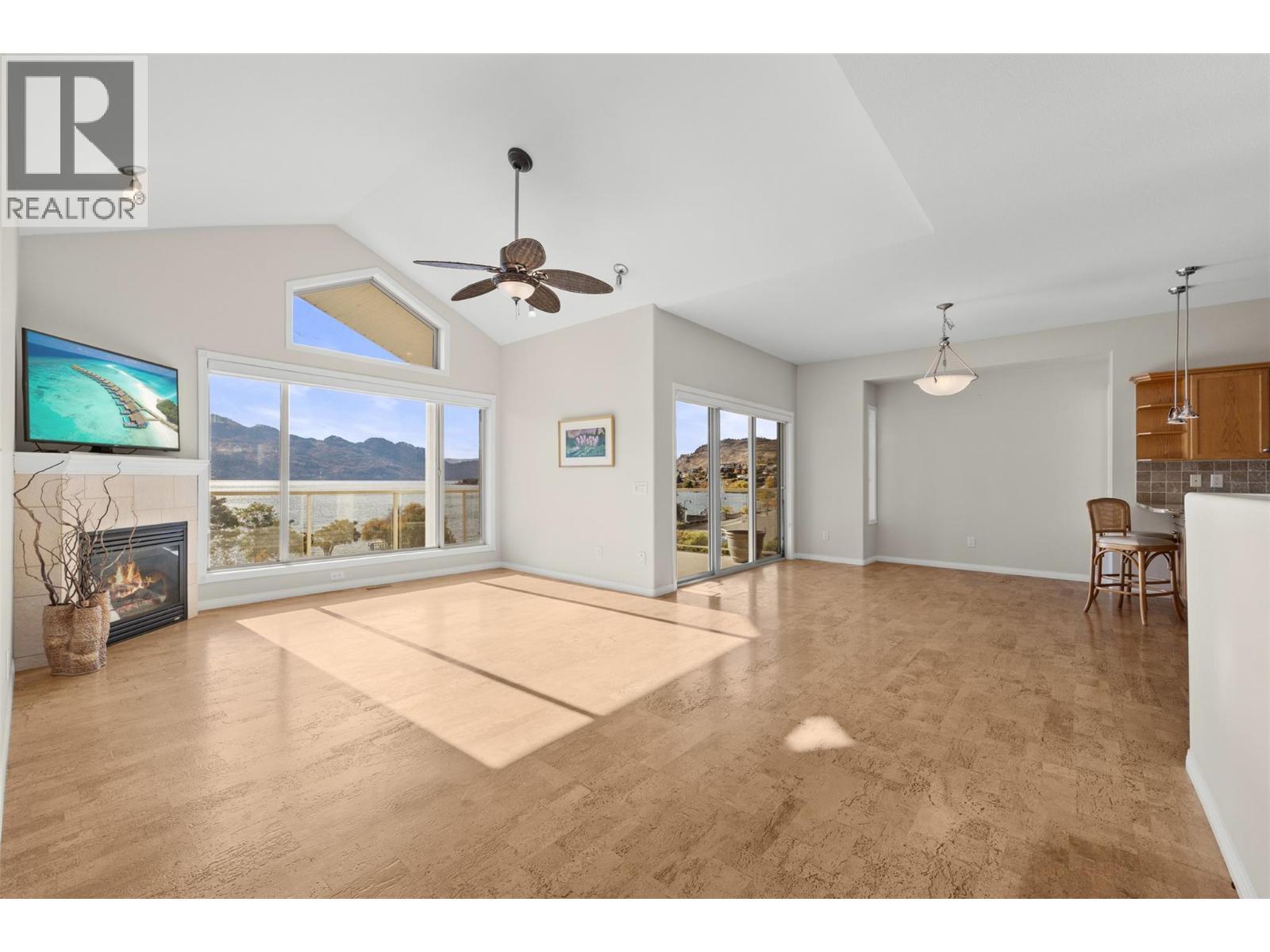 2100 Boucherie Road Unit# 28, West Kelowna, BC - Indoor With Fireplace