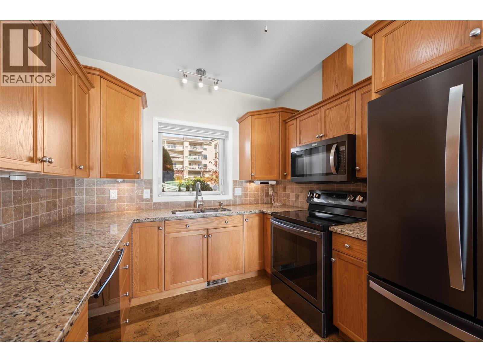 2100 Boucherie Road Unit# 28, West Kelowna, BC - Indoor Photo Showing Kitchen With Double Sink