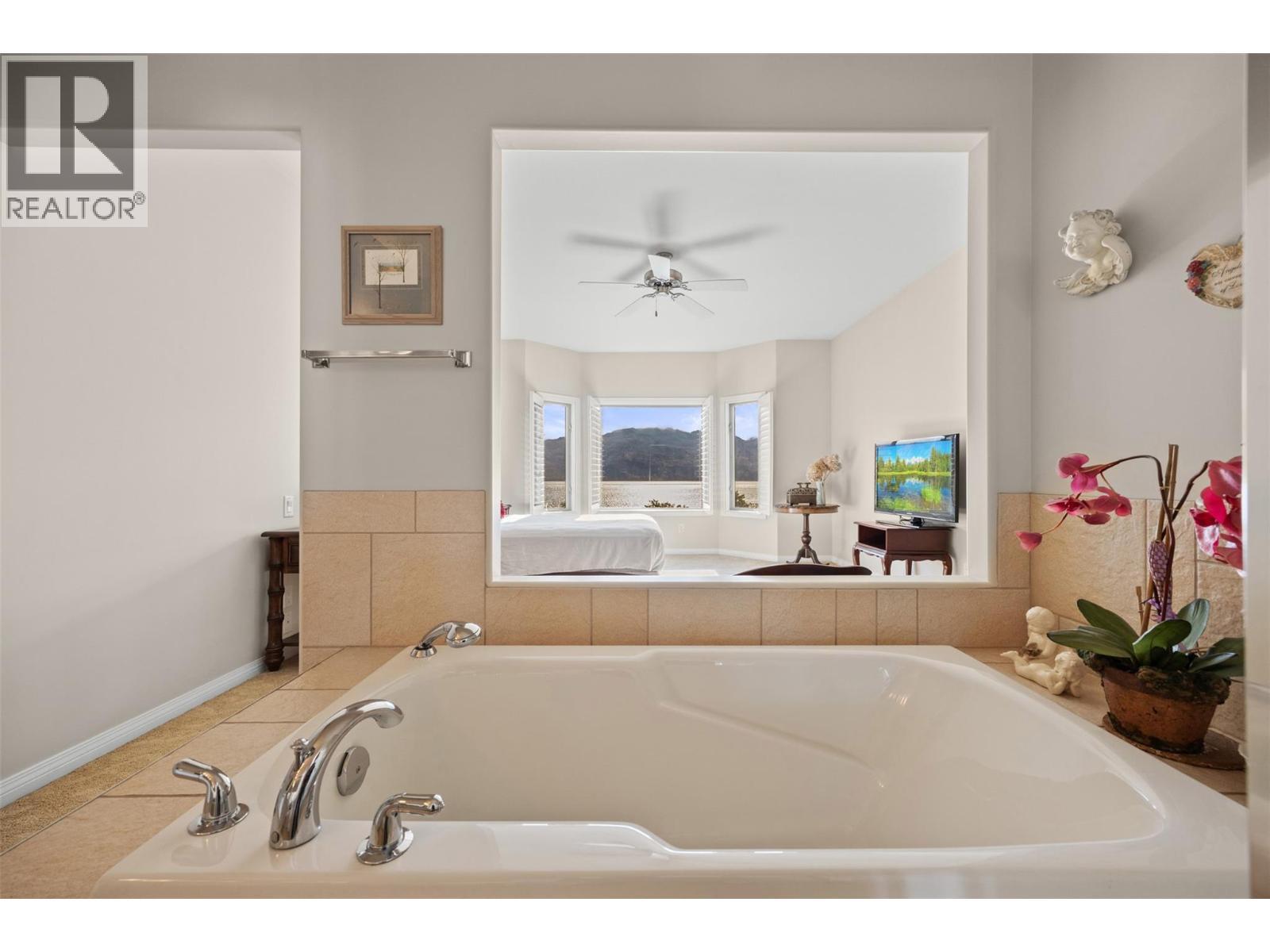 2100 Boucherie Road Unit# 28, West Kelowna, BC - Indoor Photo Showing Bathroom