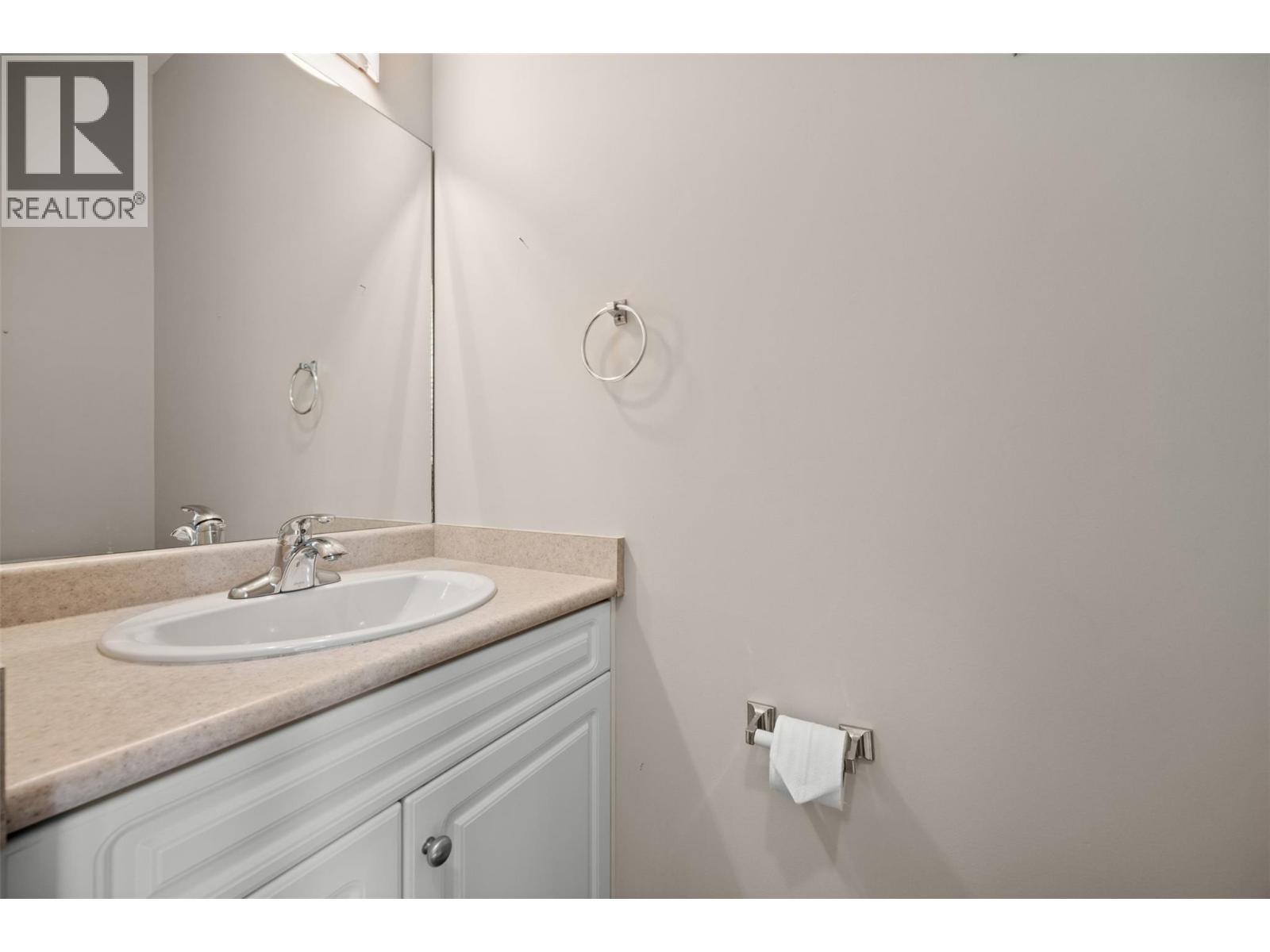 Powder Room on Main - 2100 Boucherie Road Unit# 28, West Kelowna, BC - Indoor Photo Showing Bathroom